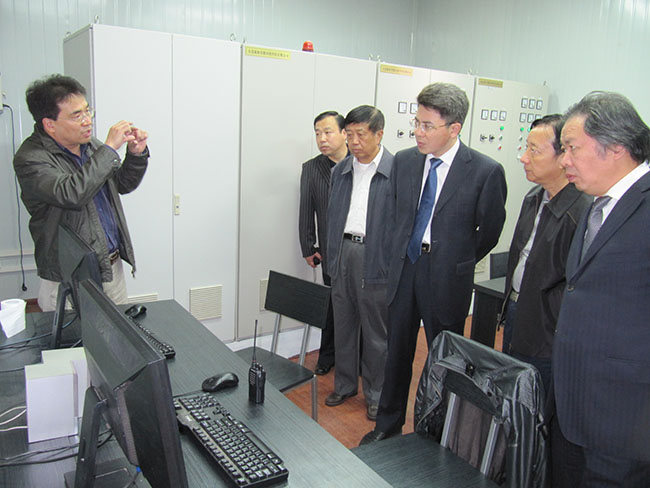 2010年10月11日，張家港市委副書記梁一波到集團下屬企業(yè)艾克沃公司考察