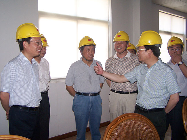 2011年7月29日，蘇州市副市長浦榮皋到集團核心企業(yè)華昌化工檢查指導工作