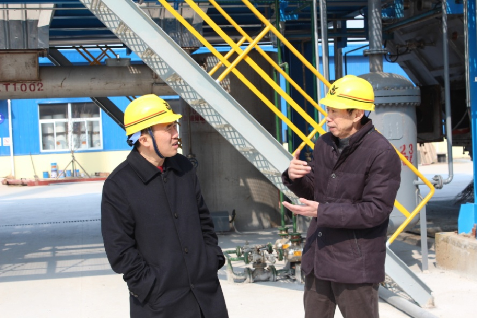2015年2月13日，市副市長黃亞平現(xiàn)場查看華瑞綜合利用及二期焚燒項目建設情況